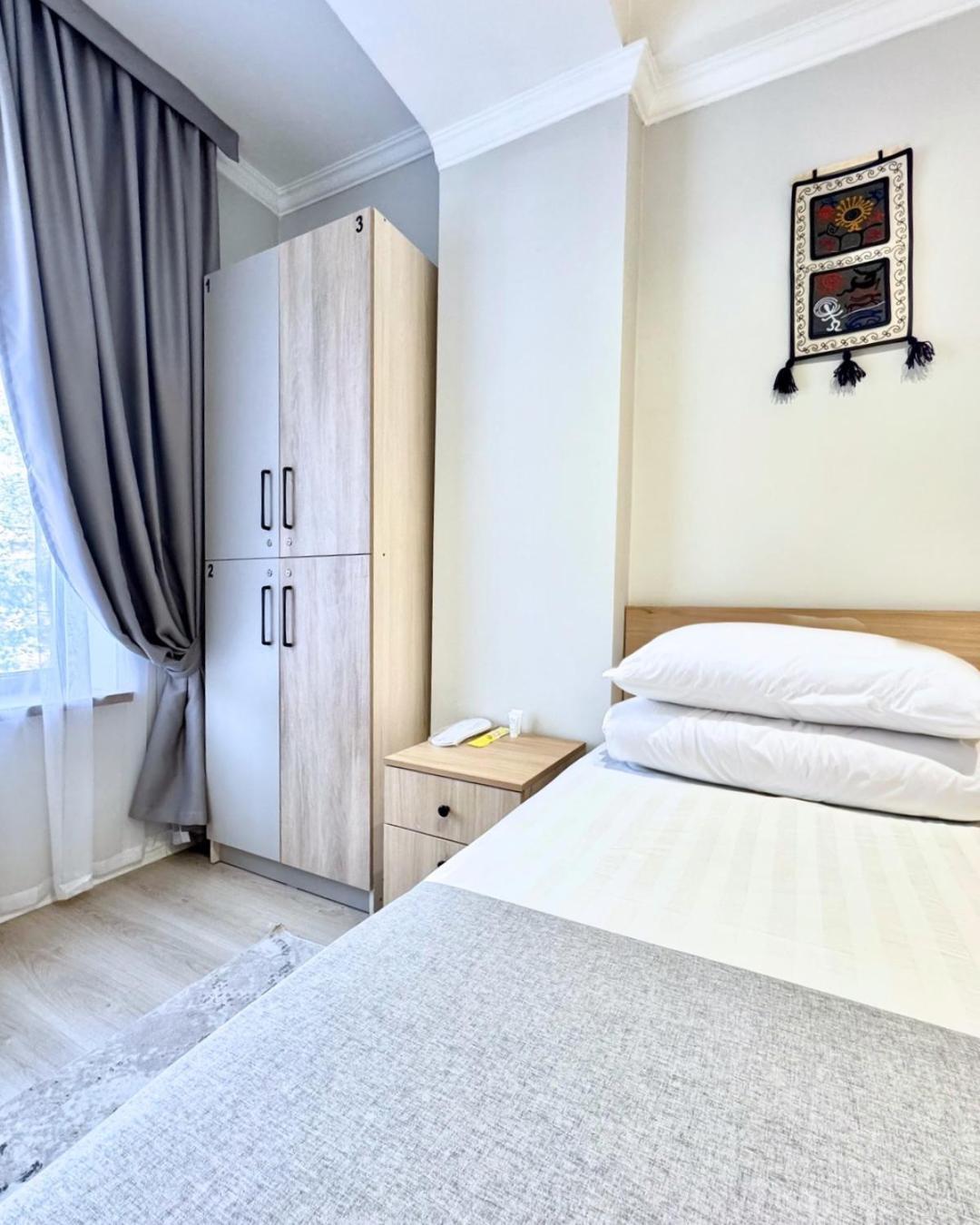 Compass Hostel Biškek Exteriér fotografie