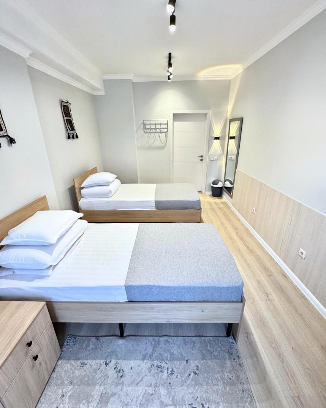 Compass Hostel Biškek Exteriér fotografie