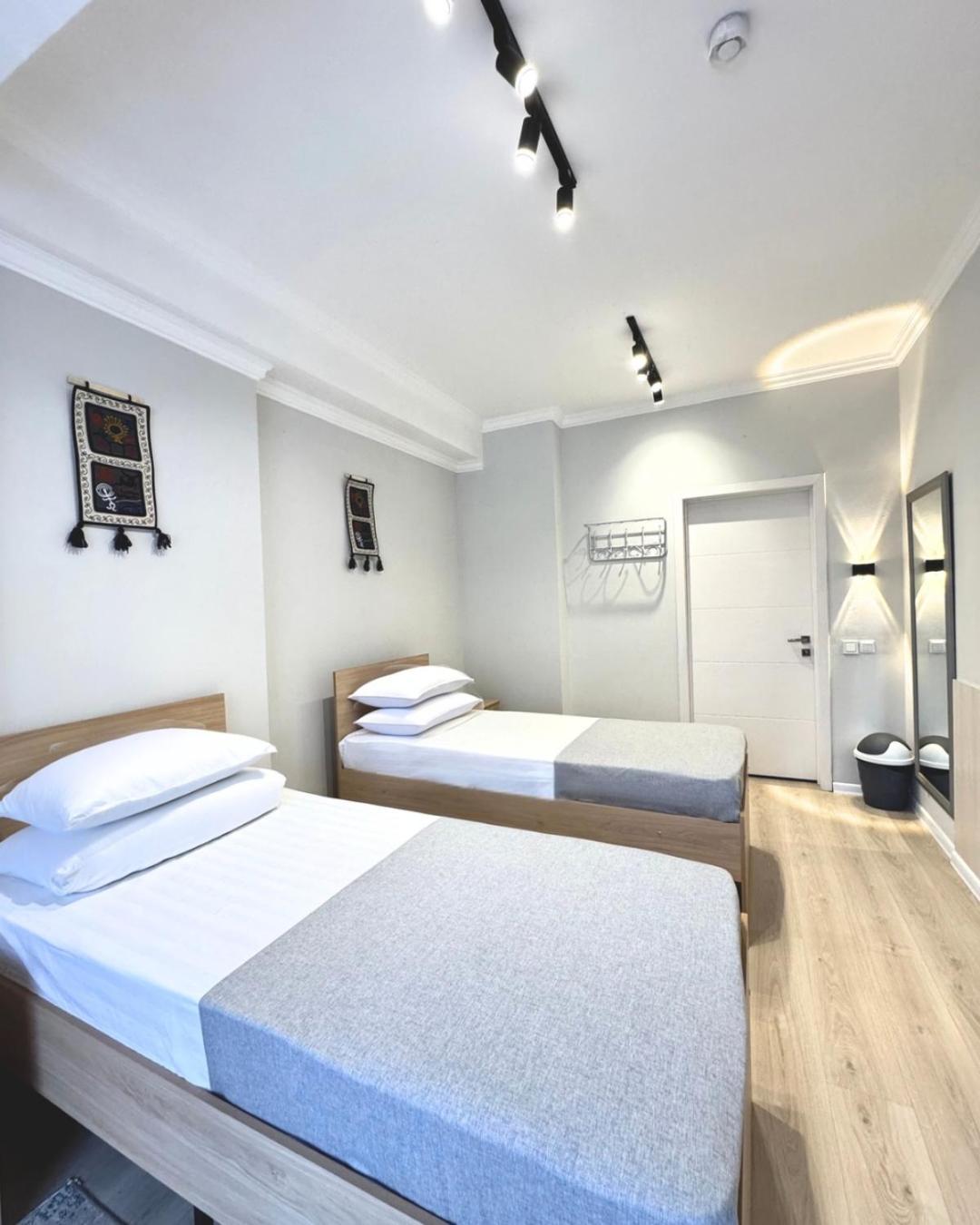 Compass Hostel Biškek Exteriér fotografie