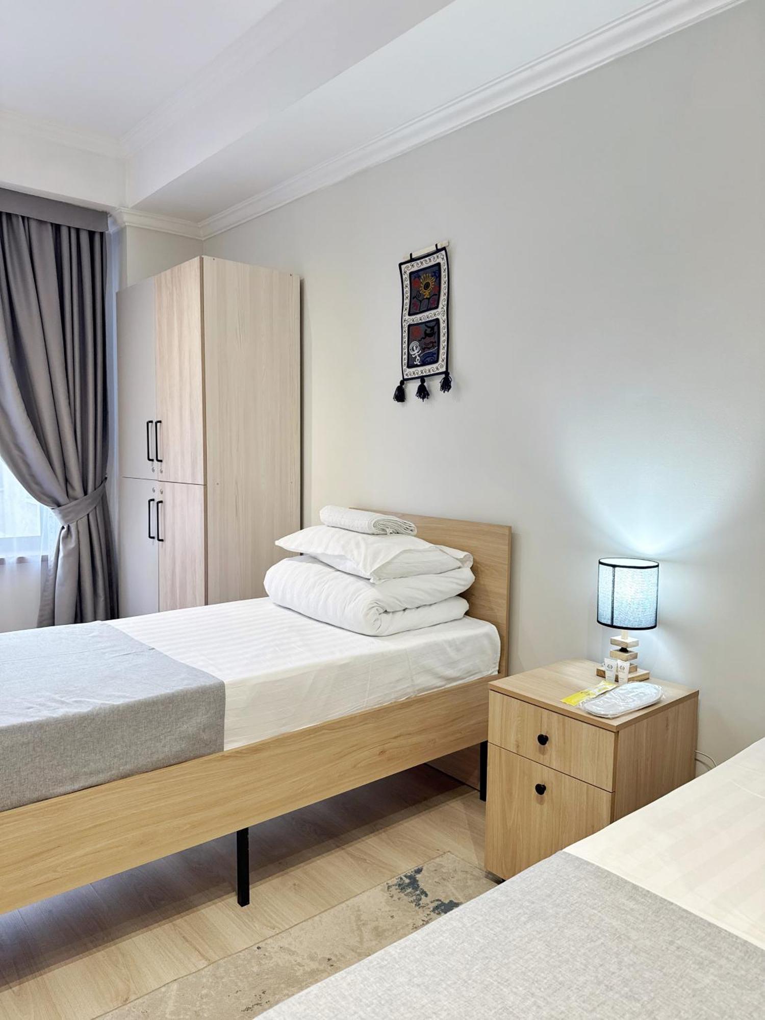 Compass Hostel Biškek Exteriér fotografie