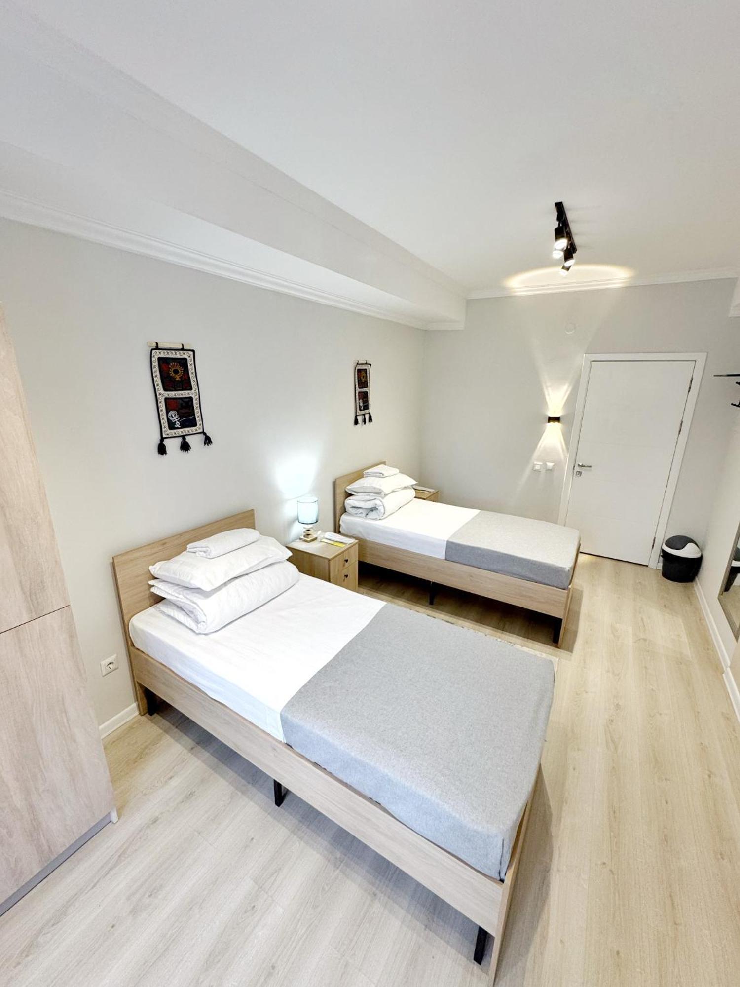 Compass Hostel Biškek Exteriér fotografie