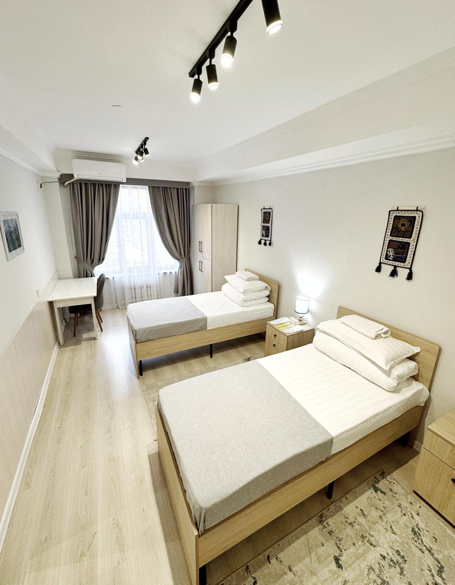 Compass Hostel Biškek Exteriér fotografie