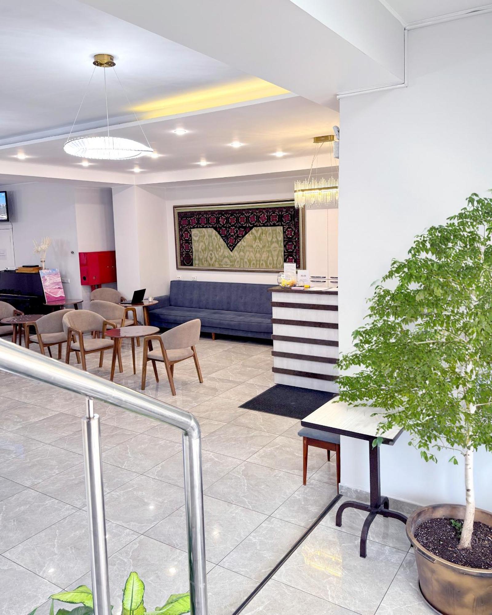 Compass Hostel Biškek Exteriér fotografie